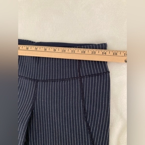 Lululemon Gather & Crow Crop pants size M - Picture 4 of 6